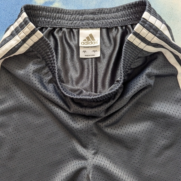 7Y boys Adidas grey shorts 🩶 - Picture 5 of 6